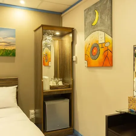 Hotel Styled Apartment In Heart Of Quatre Bornes